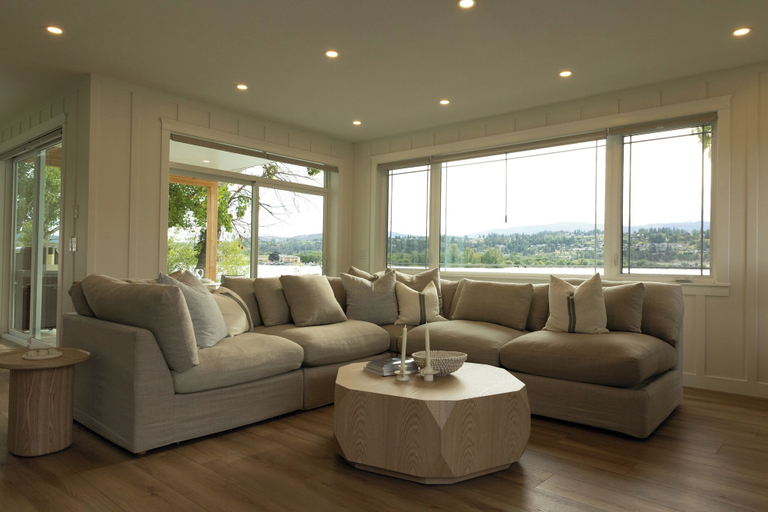 Living area, The Point on Wood Lake, Central Okanagan