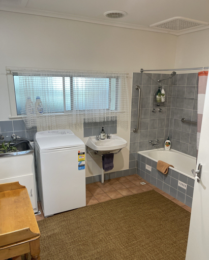 Bathroom 4, Barossa Suites
