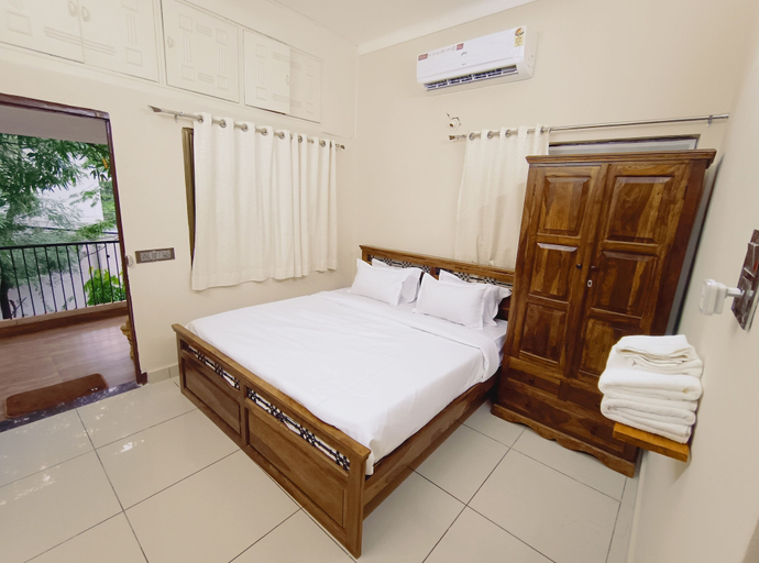 Room 2, Mango Tree 3BHK Apartment, Ujjain