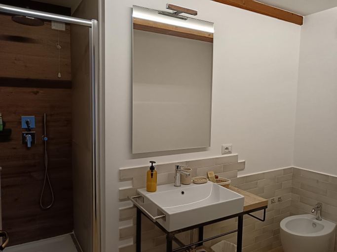 Bathroom, ValleChiara B&B, Macerata