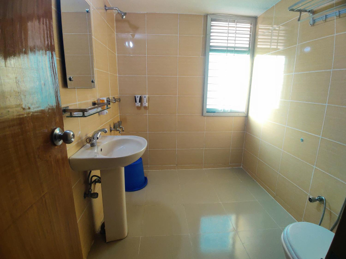 Bathroom 2, Cox West Inn, Cox's Bazar
