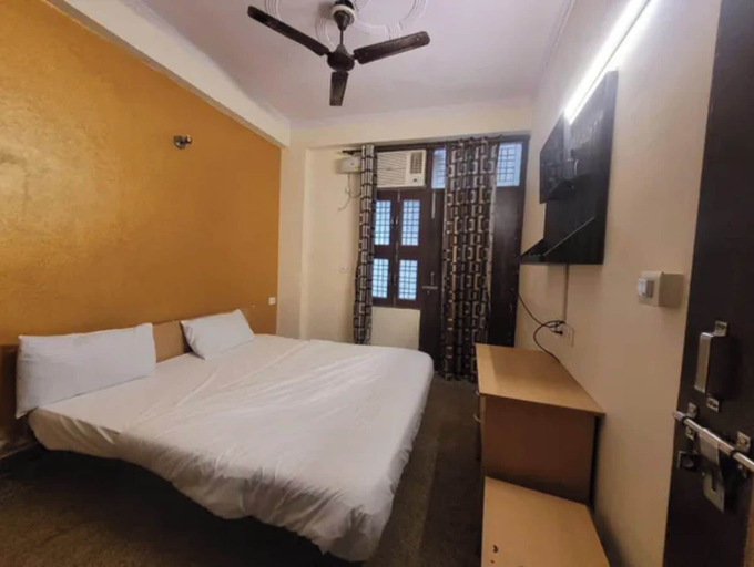 Room 3, Fabhotel Singh Guest House, Delhi