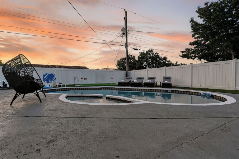 Pool 2, Private Pool, Giant Chess, Golf, Games by Ventur, Broward