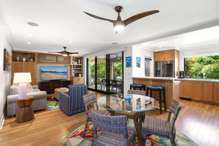 Dining 3, Wailea Ekahi 42C - Peekaboo Ocean Views, 2 Full Baths, King Tempurpedic, Full AC, Maui