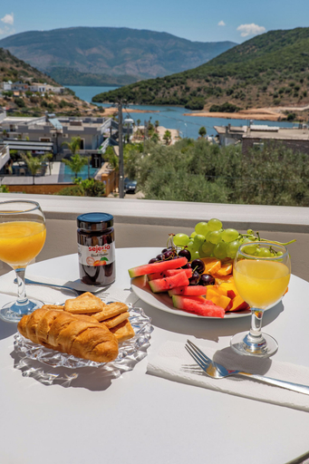 Food & Drinks 5, Villa CACA, Sarandës