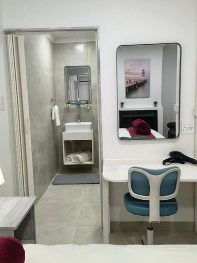 Room 2, Wag-n-Bietjie Accommodation, City of Tshwane