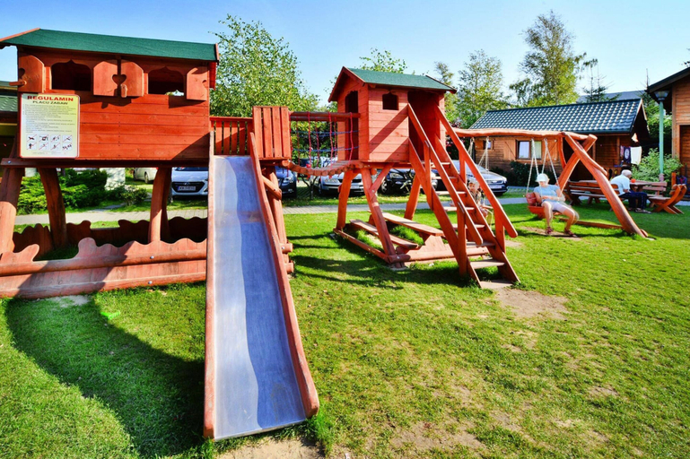 Garden 1, Holiday Home With a Terrace, Close to the Beach, Kołobrzeg