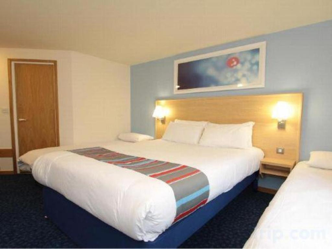 Bedroom 5, Travelodge Crewe Barthomley, Staffordshire