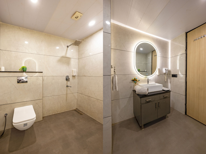 Bathroom 3, Hotel Holiday Grand Near Expo Mart, Gautam Buddha Nagar