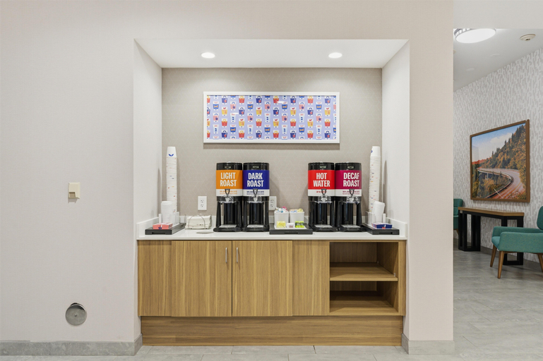 Food & Drinks 5, Hampton Inn & Suites Woodstock, VA, Shenandoah