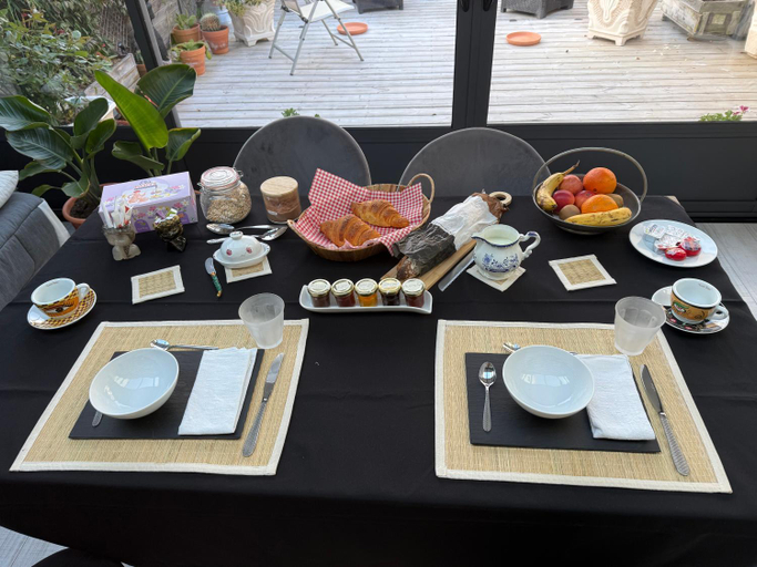 Food & Drinks