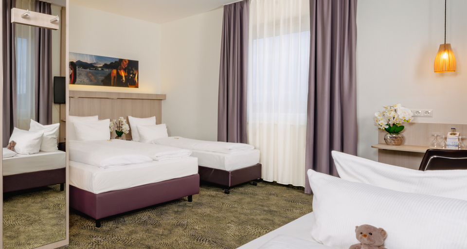 Bedroom 4, PLAZA INN Bad Rappenau, Heilbronn