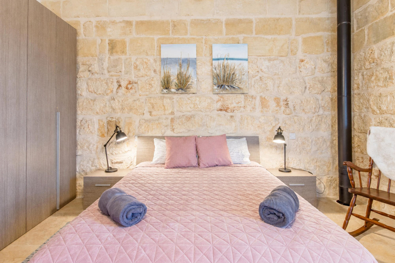 Room 1, Pool & SPA - Wellness Villa St Martin, Saint Paul's Bay