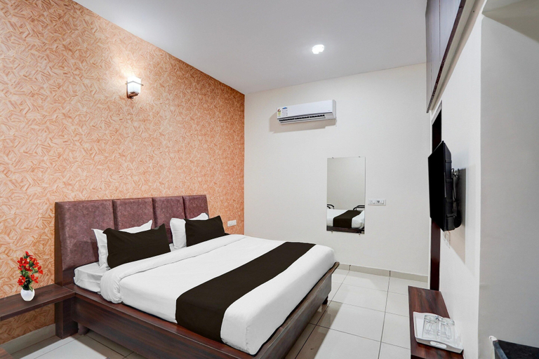 Room 2, Classic Hotel Charanjit Arora, Ludhiana