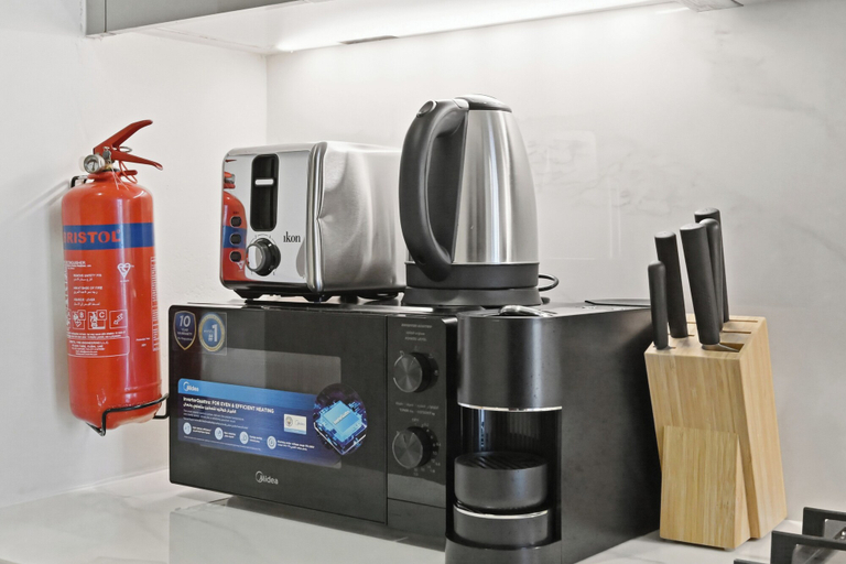 Microwave, Bloomfields Studio in Azizi Riviera 9, Dubai