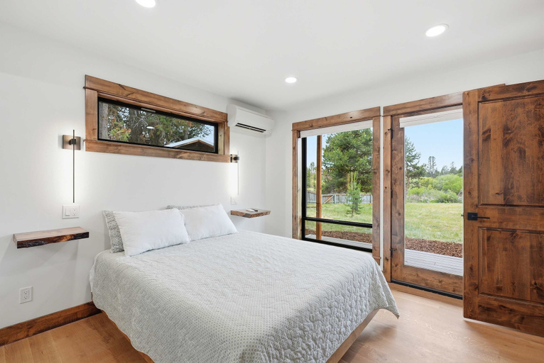Room 2, Big Sunsets on Little Deschutes - Modern Riverfront, Deschutes