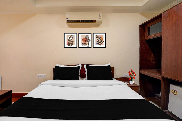Room 3, Classic Banshi Bhawan, Kaushambi