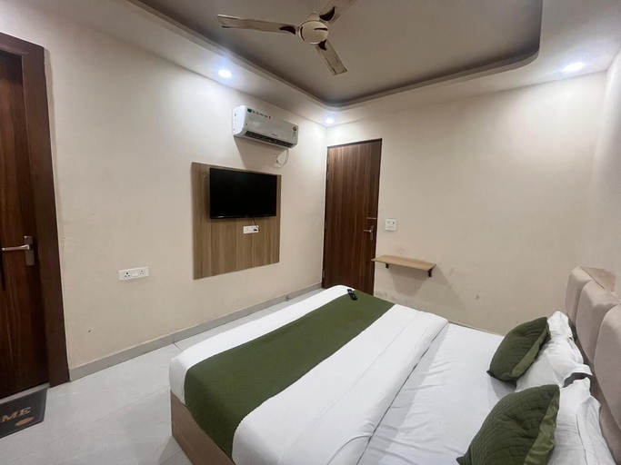 Room 4, Crystal NH 24, Gautam Buddha Nagar
