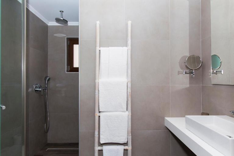Bathroom, Lindos Delmar Suites, South Aegean