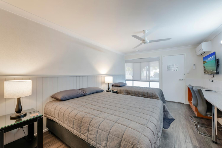 Bedroom 2, Coral Villa Motor Inn, Bundaberg