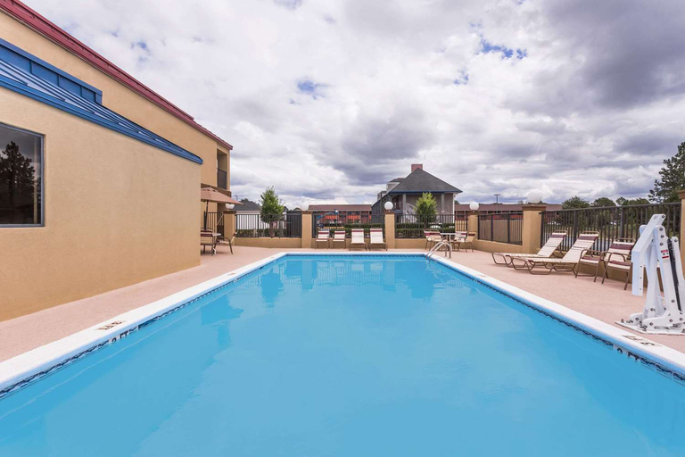 Sport & Beauty, Days Inn & Suites Warner Robins Near Robins Afb, Houston