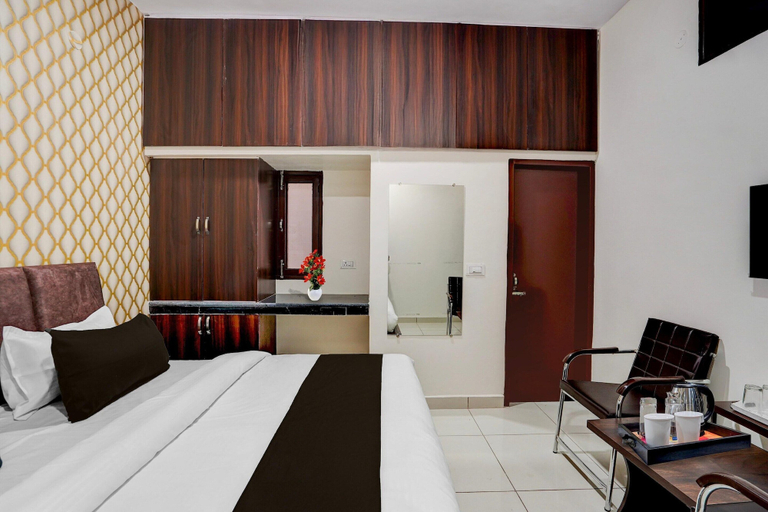 Room 5, Classic Hotel Charanjit Arora, Ludhiana