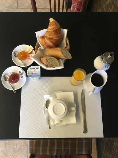 Food & Drinks 5, Hôtel Au Val De Saône PARKING GRATUIT, Rhône