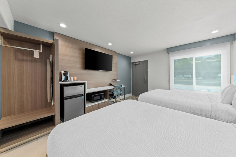 Bedroom 2, Hotel Miramar, Orange