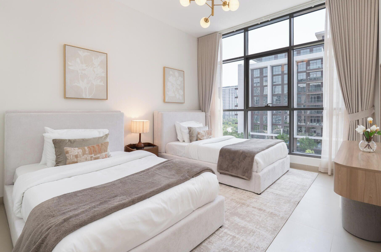 Room 2, Vogue | Acacia with Direct Access to Hills Park, Dubai