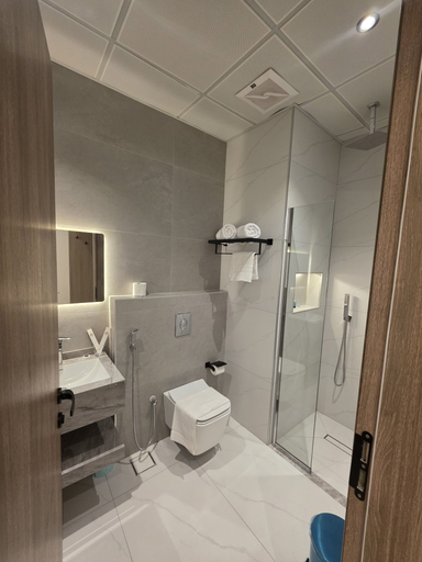 Bathroom 3, Beyond Limits hotel, Al Madinah Al Munawwarah