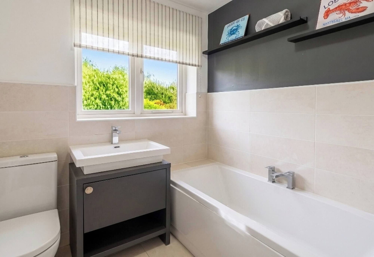 Others 2, 3 Bed Detached - 3 Bathrooms - Parking - Quiet, Doncaster