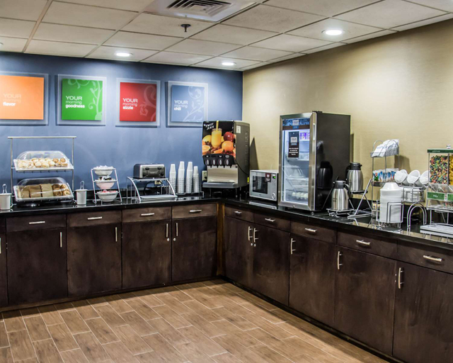 Food & Drinks 4, Comfort Suites University - Research Park, Mecklenburg