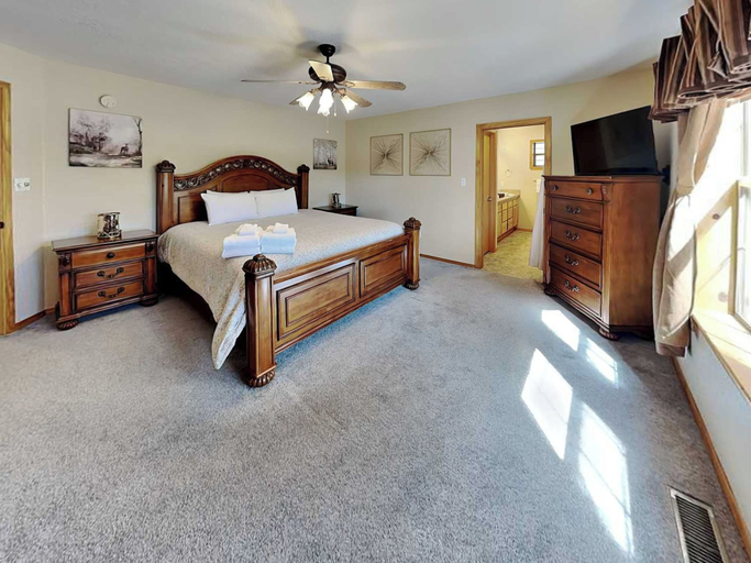 Bedroom 3, 4 Bears 1 Cave by Ruidoso Vacation Rentals, Lincoln