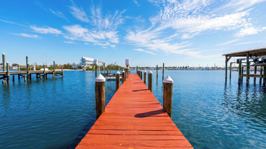 Interior 4, Sunset Slip by Avantstay Private Pool + Dock + Bay Views Walk to Beach + Times Square, Lee