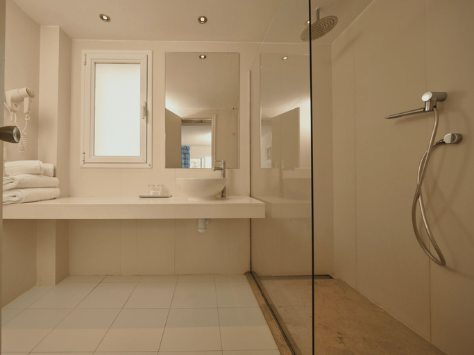 Bathroom 5, BQ Alcudia Sun Village - All Inclusive, Baleares