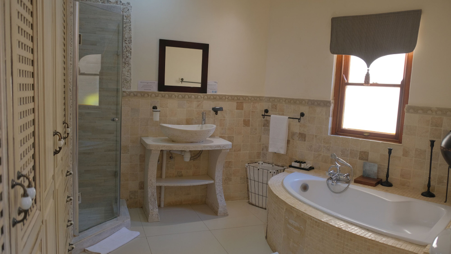 Bathroom 3, IL Castello Boutique Hotel, Thabo Mofutsanyane