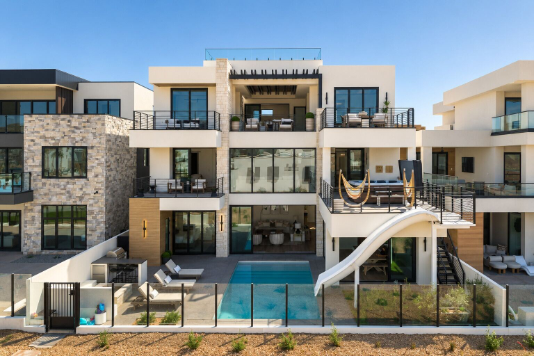 Exterior 4, Paradise Palace 8 Bedroom Home, Washington