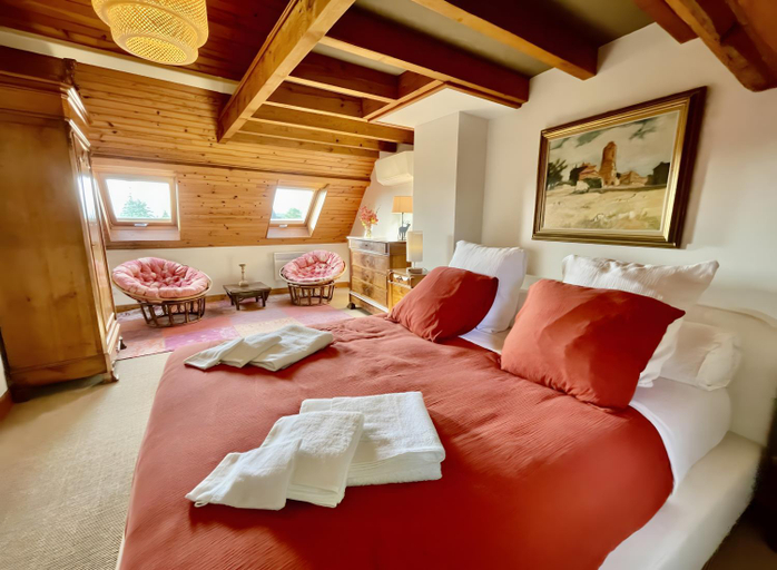 Bedroom 2, Jolie futaie a Meaulne-Troncais, Allier