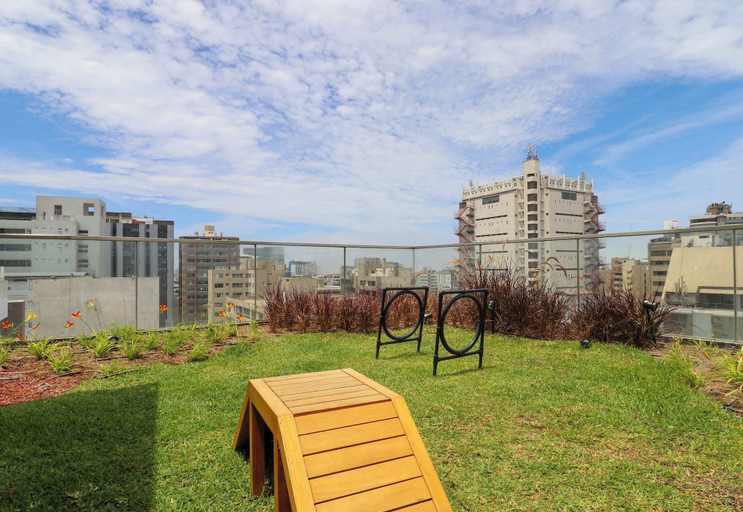 Room 2, w Enchanting 2BR w Balcony in Miraflores, Lima