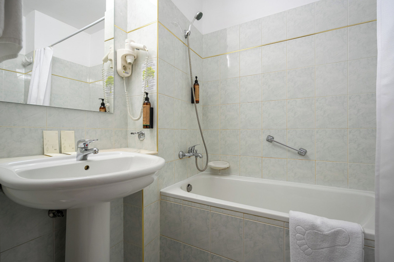 Bathroom 4, Hotel Belvedere, Cluj-napoca