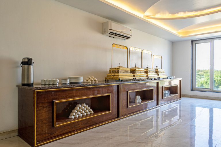 Food & Drinks 5, Hotel Holiday Grand Near Expo Mart, Gautam Buddha Nagar
