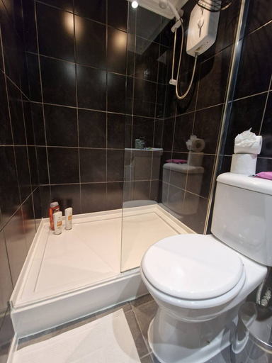 Bathroom 5, Luxury Home in Kensington for 21 Guests, Sefton