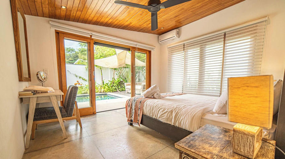 Room 2, Casa De Calma Brand New 3BR 2BA Parking Pool Walking to Beach, Nicoya