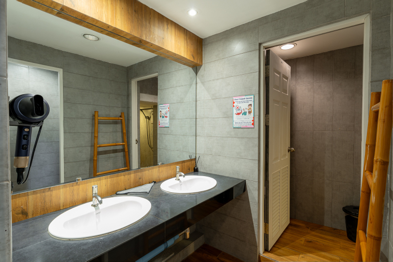 Bathroom 4, Ashi Poshtel By Zuzu, Muang Chiang Mai