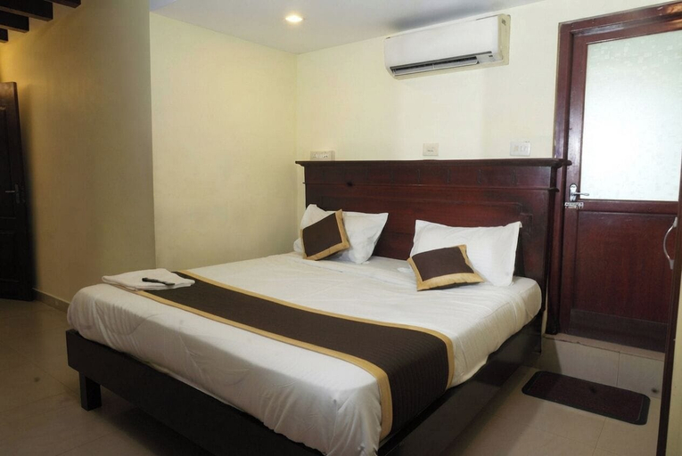 Room 5, Hotel Malabar Palaza, Ernakulam