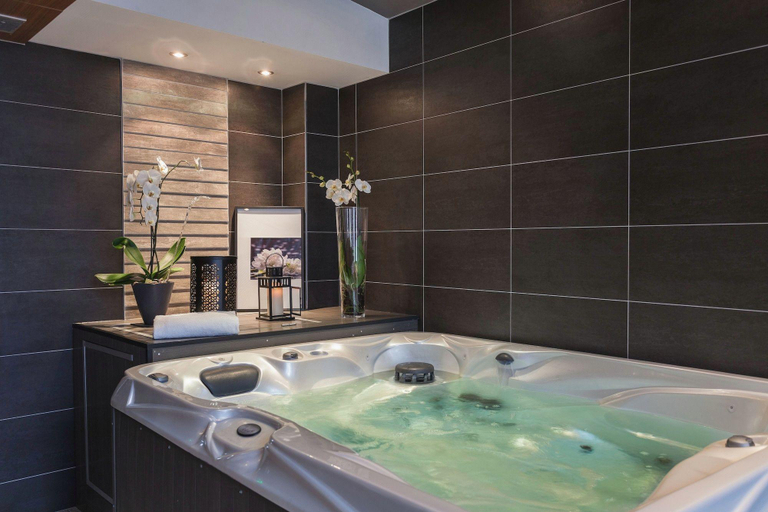 Bathroom, Hotel Restaurant Ivan Vautier, Calvados