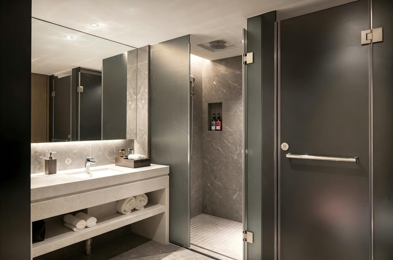 Bathroom 5, Paco Hotel (Olympic Sports Center Tianhe Zhucun Metro Station ), Guangzhou