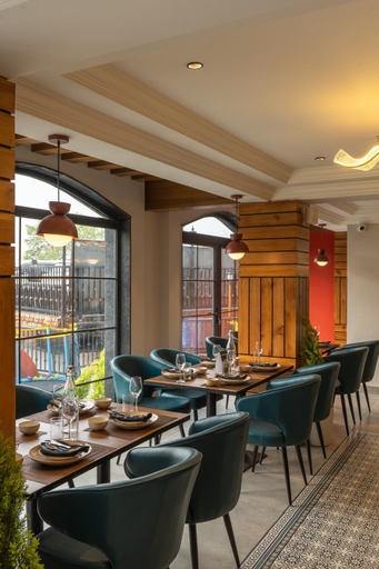 Food & Drinks 5, PerfectStayz Mall Road Mussoorie, Dehradun