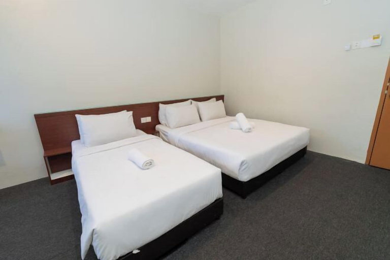 Bedroom 3, Swing & Pillows @ Malacca Mahkota Parade, Malacca City