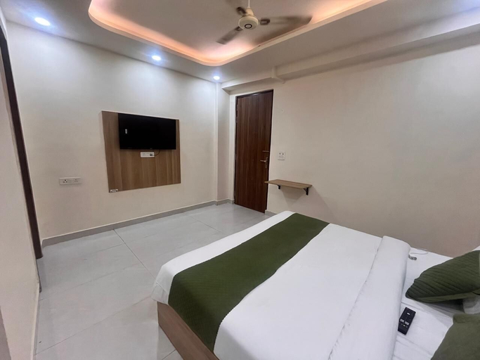 Room 2, Crystal NH 24, Gautam Buddha Nagar